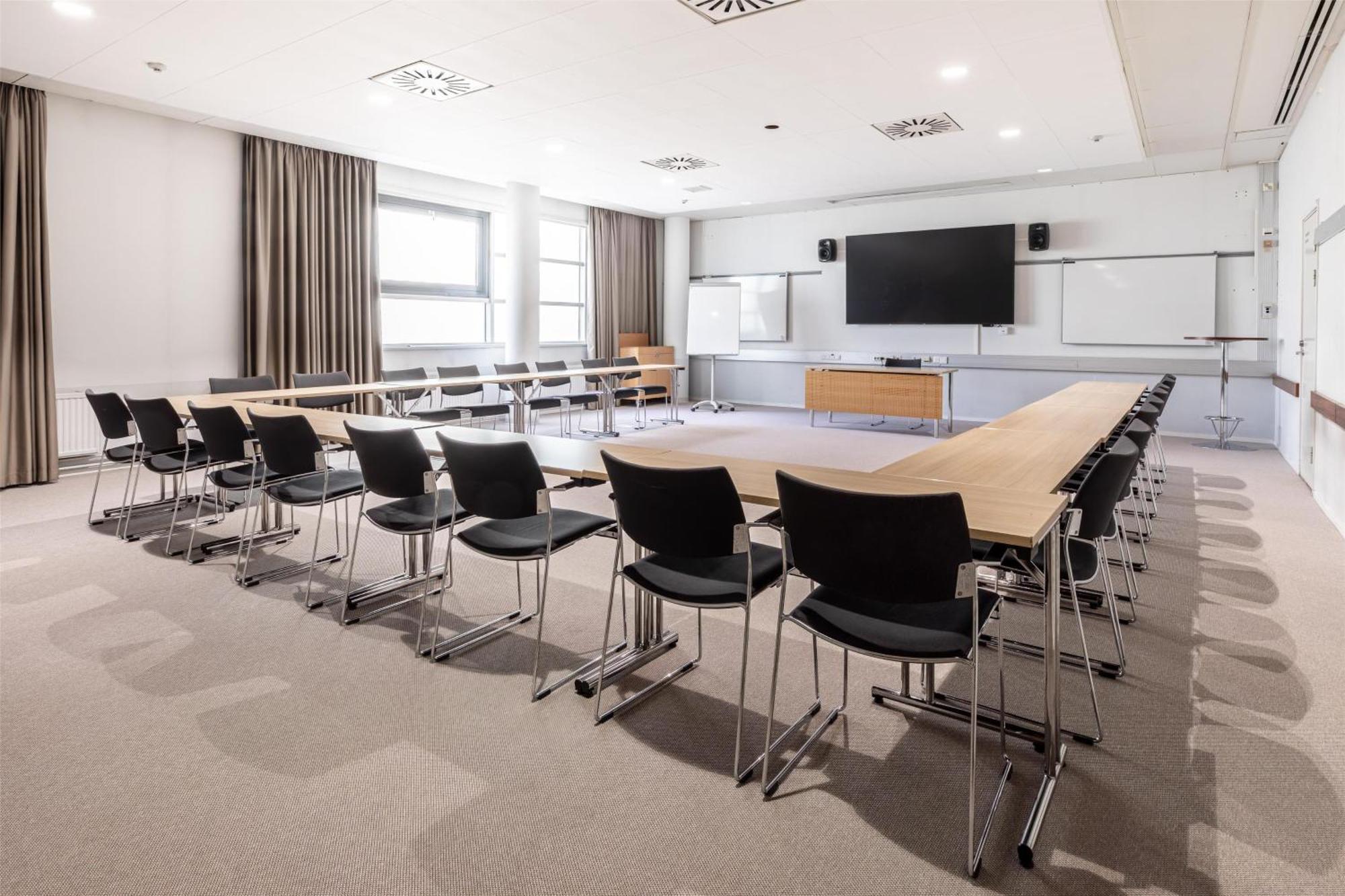 Scandic Helsinki Aviacongress Hotel 4*
